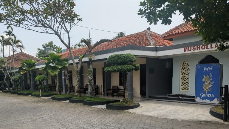 PXL_20251011_060358288.MP~2