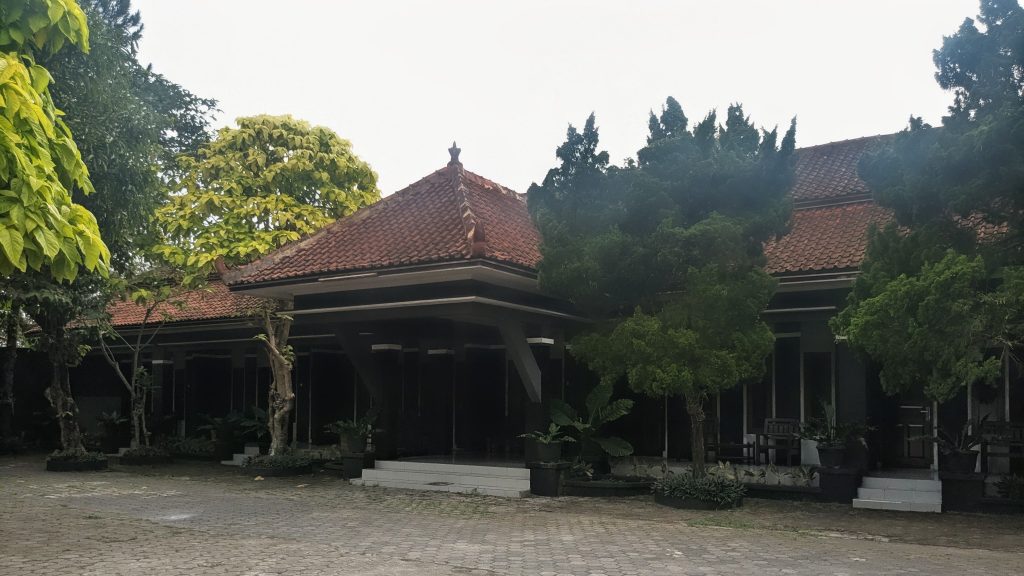 PXL_20251011_071202564.MP~2(1)